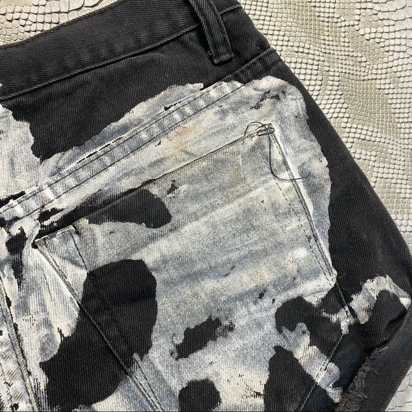 Vintage black high waisted destroyed shorts white skull hips - Picture 5 of 9